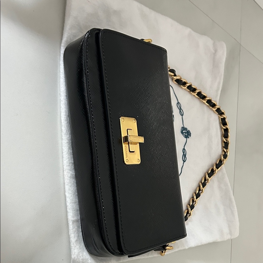Prada Black Leather Shoulder Bag with Gold Chain. Evening bag - Picture 7 of 8